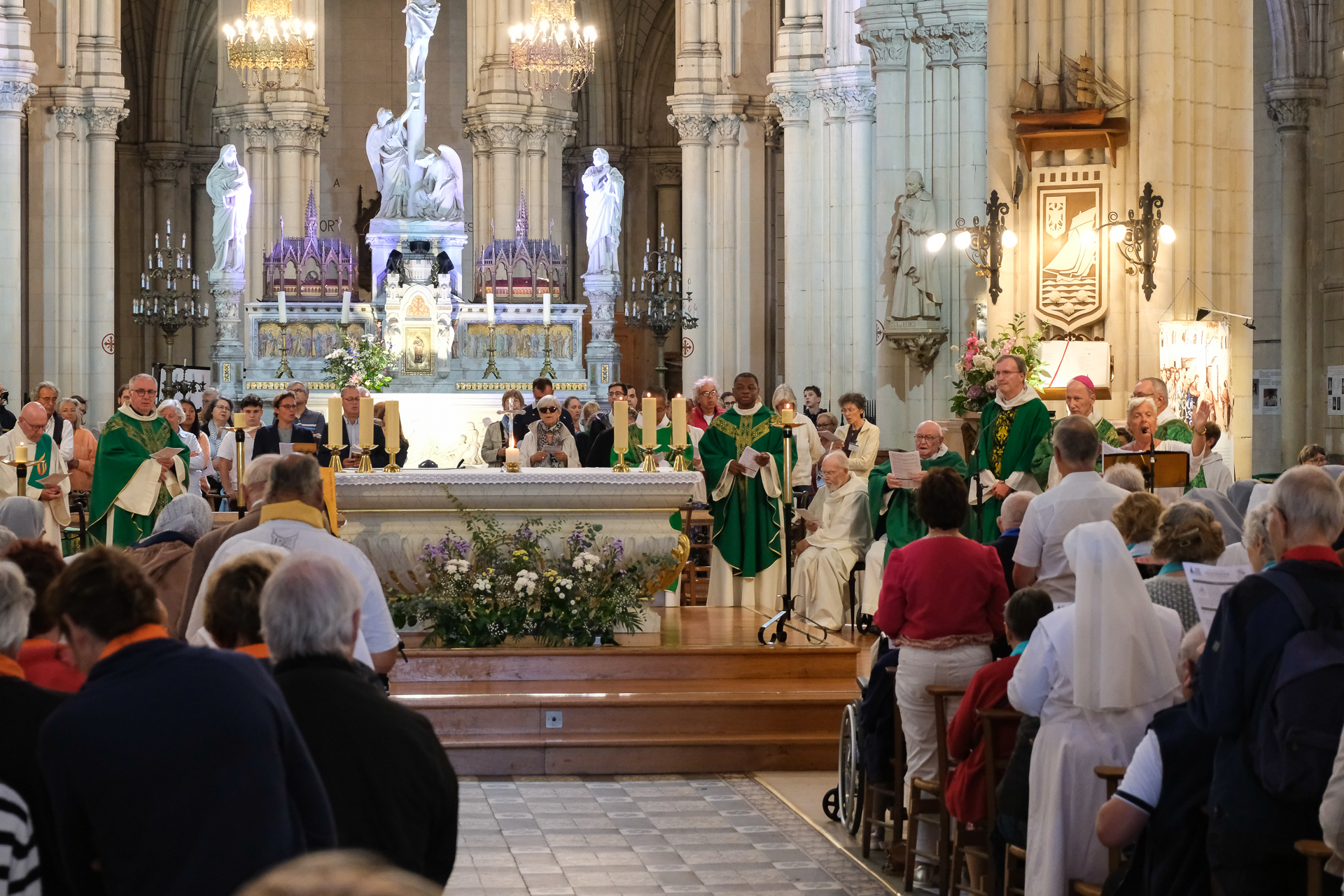 messe à l'église de Cancale