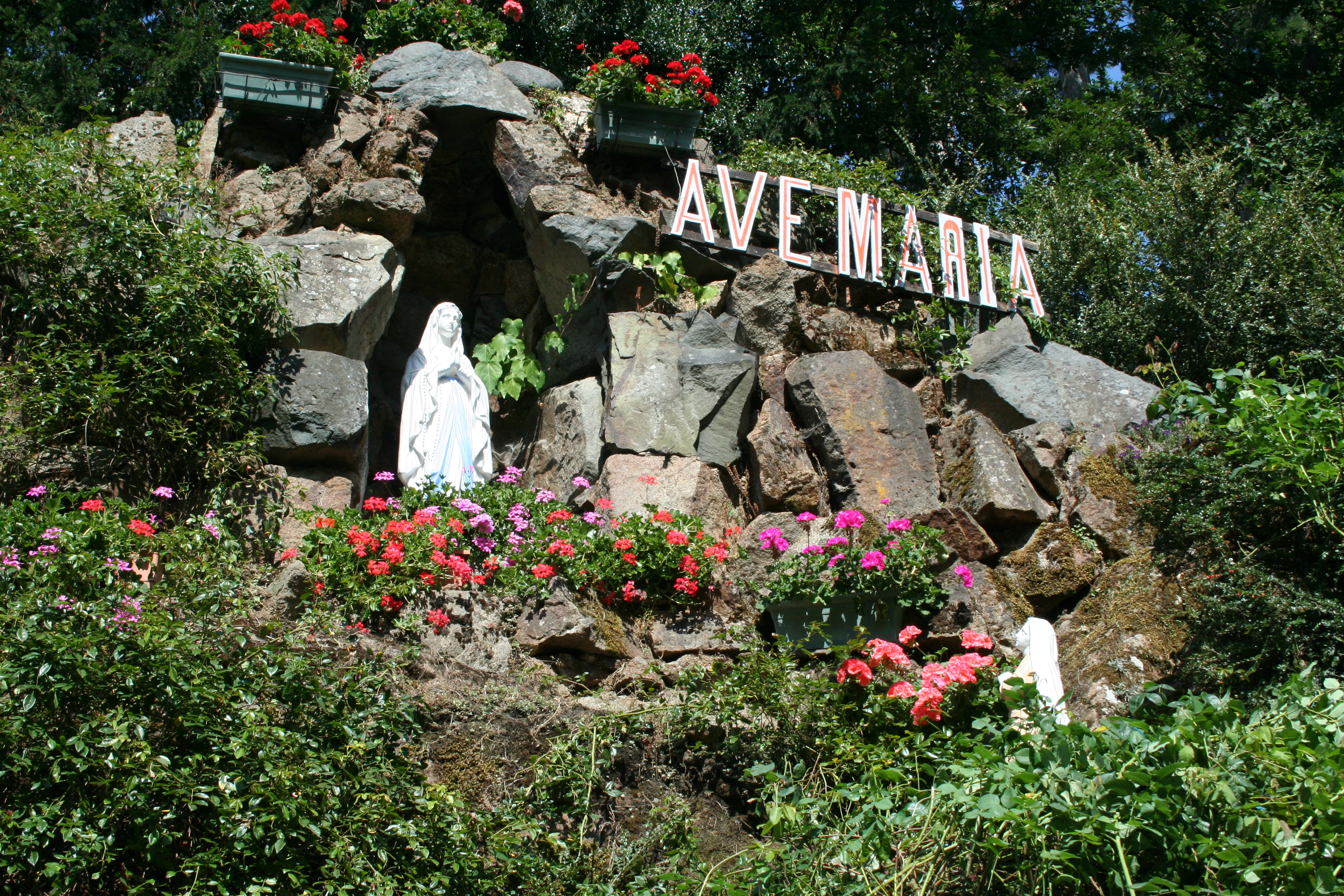 grotte de Lourdes à La Tour St Joseph