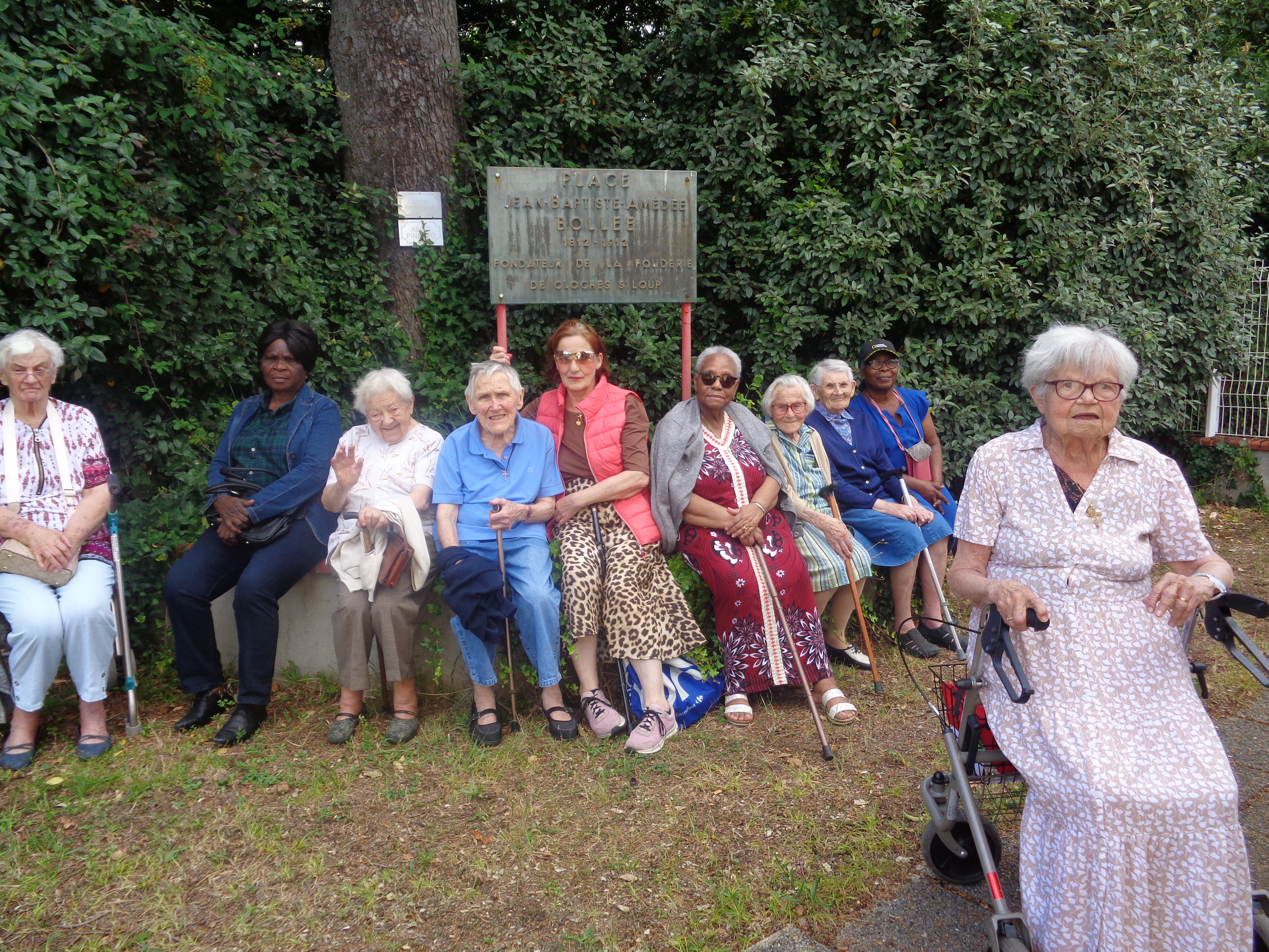 Personnes âgées dans un parc