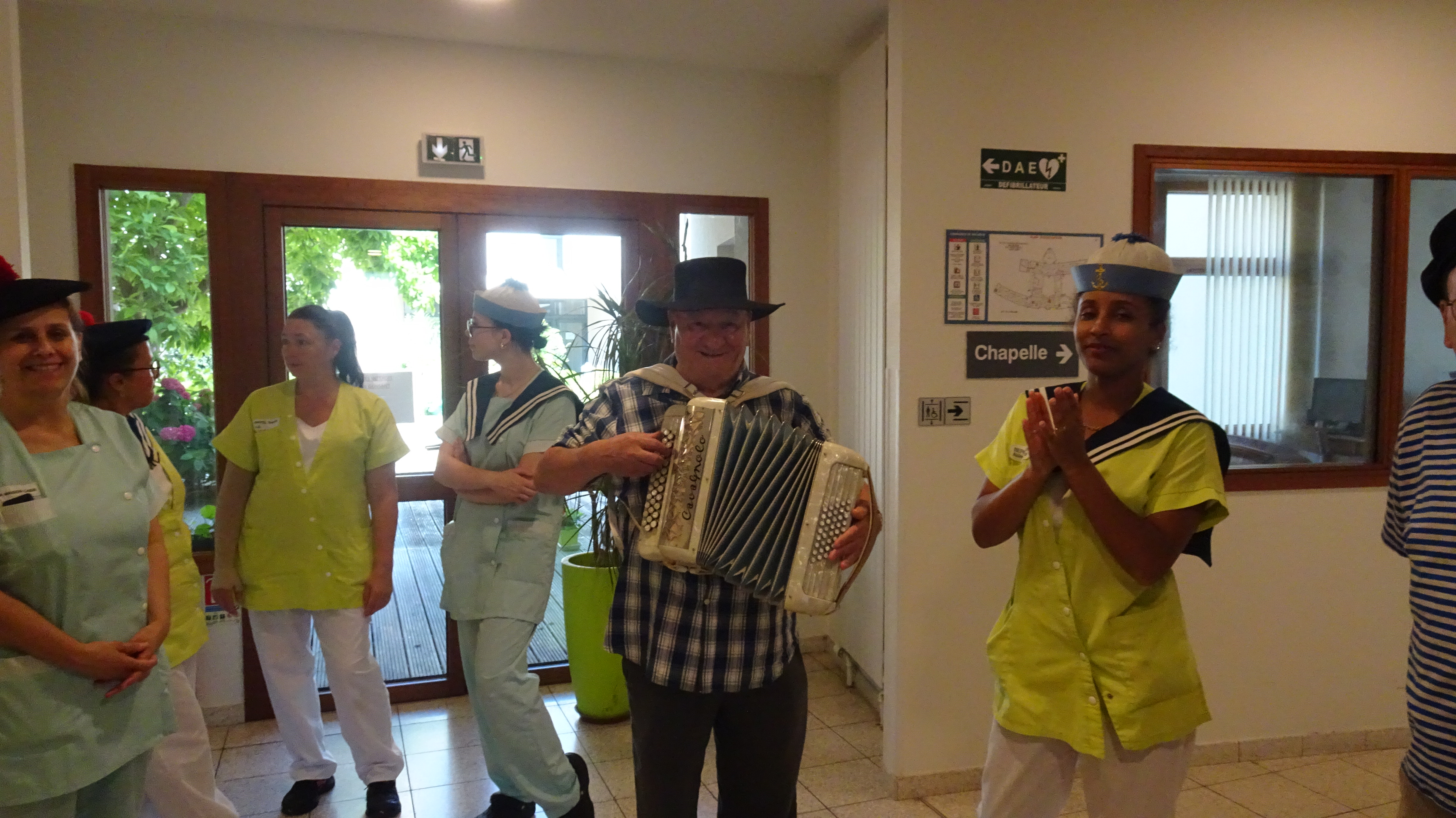 Aides soignantes déguisées en Bretonnes