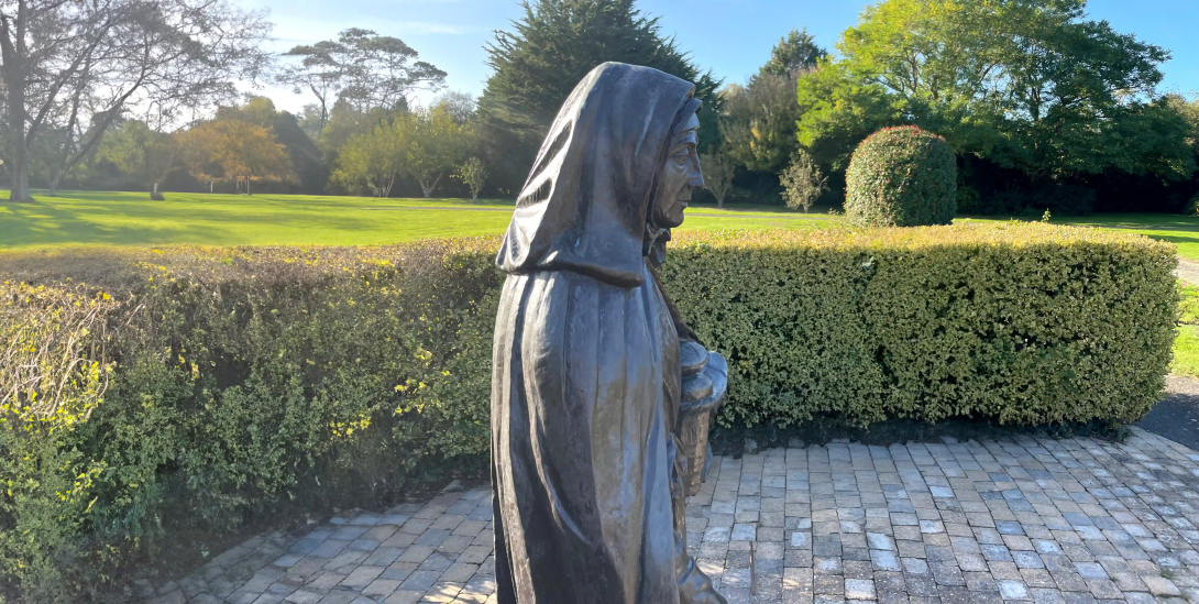 Statue Sainte Jeanne Jugan